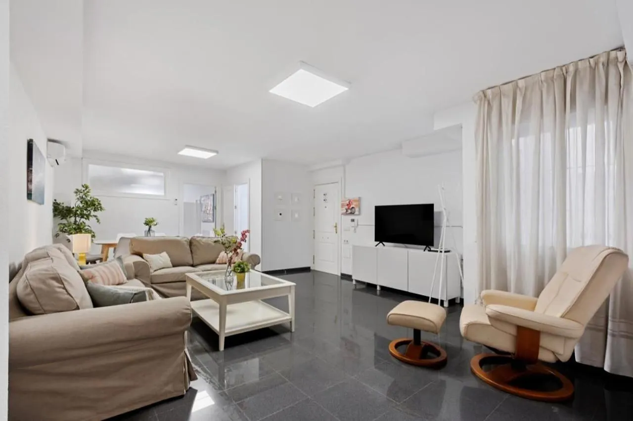 Apartamento Amplio Piso En Atarazanas Málaga
